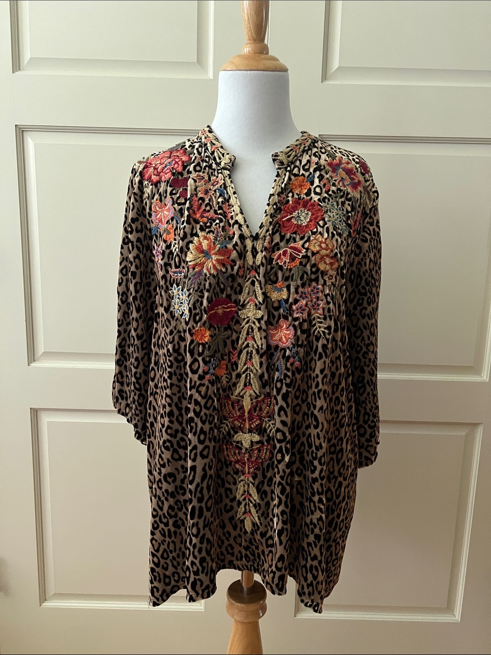 Johnny Was Taline Embroidered Leopard Print Tunic Top Blouse Large EUC